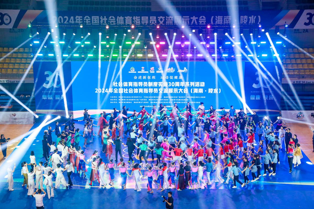 F1阿布扎比终极对决前瞻：诺里斯杆位稍占优，维斯塔潘正赛握主动