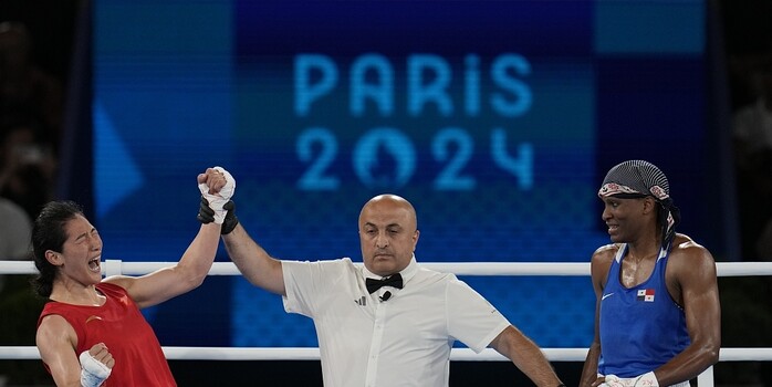 曼联可能在夏季签下安德森，但冬季转会窗口未有进展，转会市场竞争激烈。